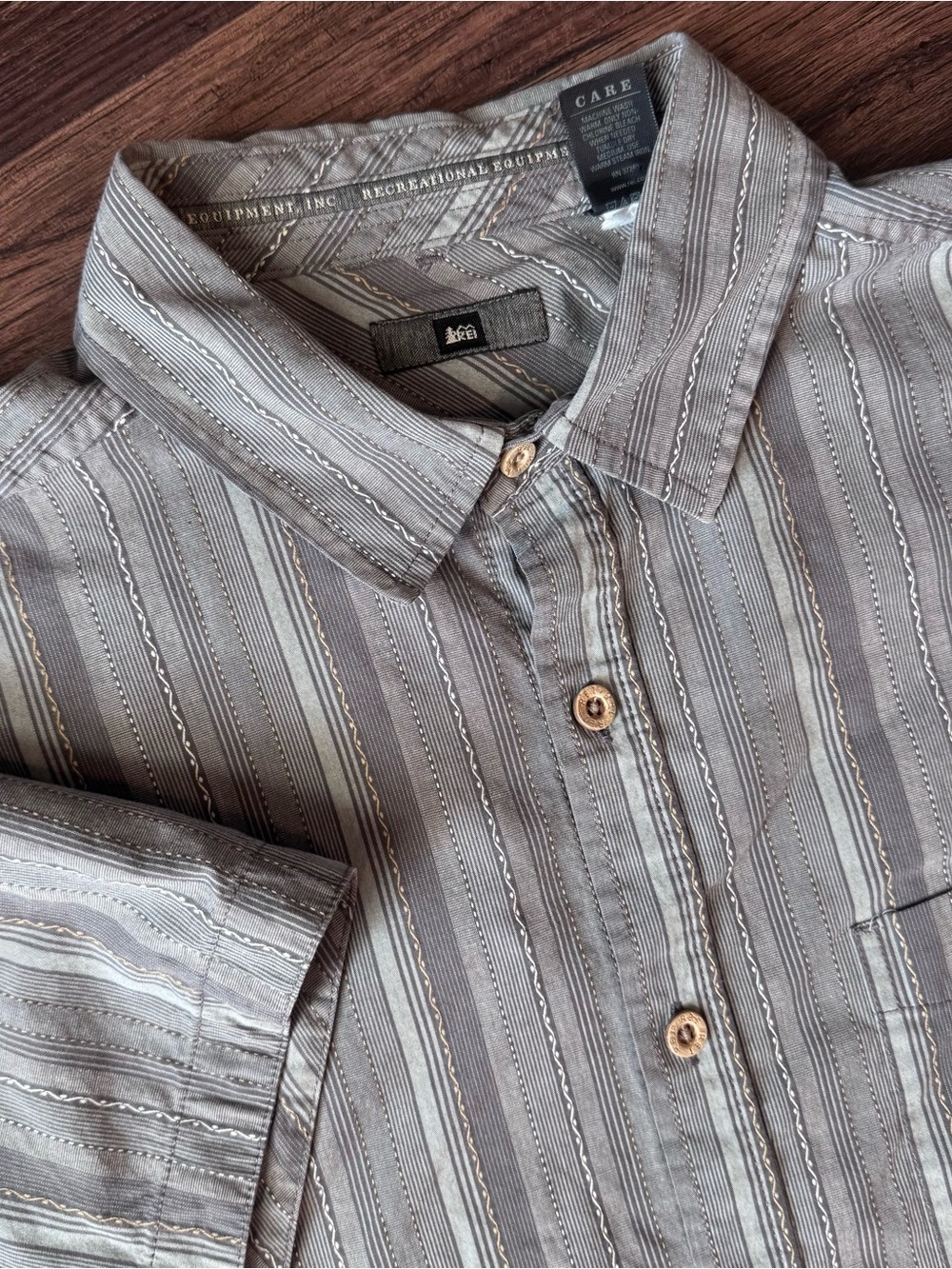 REI Shirt Men's Medium Cotton Bamboo Rayon Striped Short Sleeve Button Casual